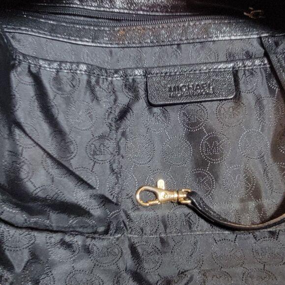 Michael Kors Black Leather Clutch Crossbody Shoulder Handbag Purse Detach Strap - Picture 15 of 16